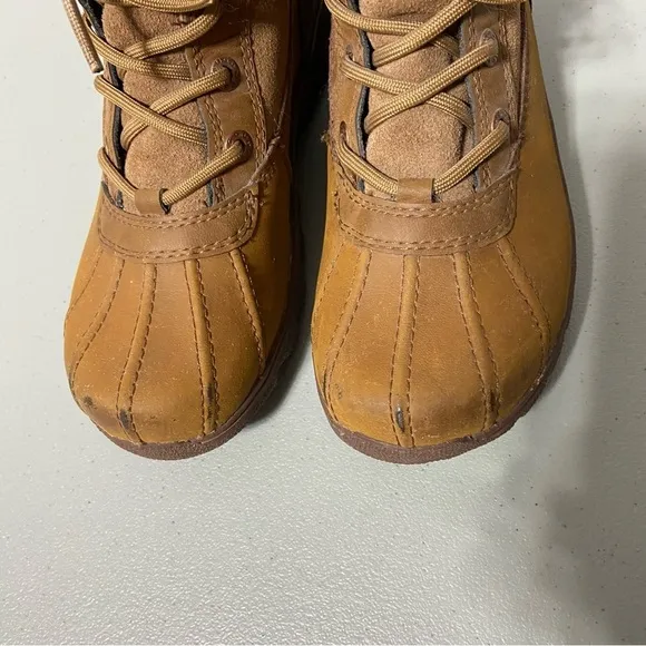 UGG Big Kids Leggero Boots Chestnut  Snow Boots Duck Boots Size 4 1012384K