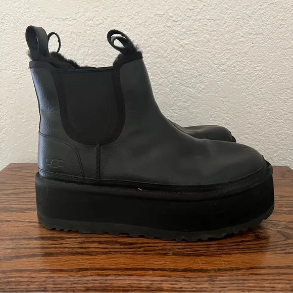 UGG Black Chunky Neumel Platform Leather Shearling Lined Chelsea Boots 9