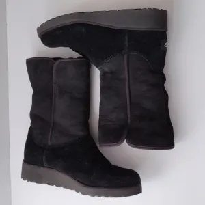 UGG black platform shearling boots 9