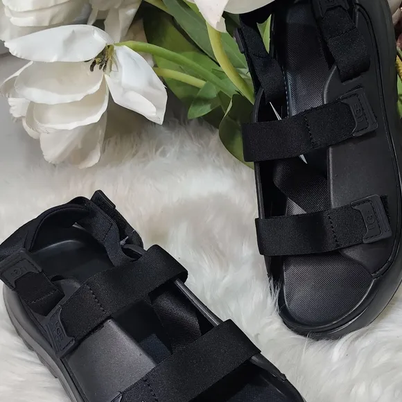 UGG Black Stratus Platform Strappy Water Sandals BLK Men's size11 New