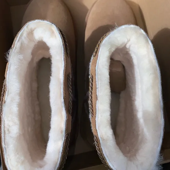UGG boots woman size 10 New in box