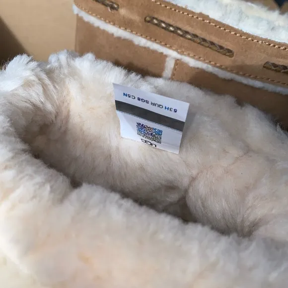 UGG boots woman size 10 New in box