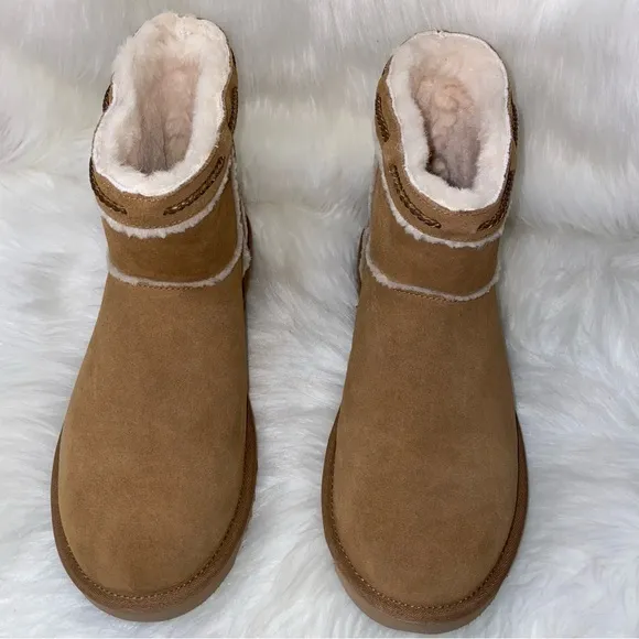 UGG boots woman size 10 New in box