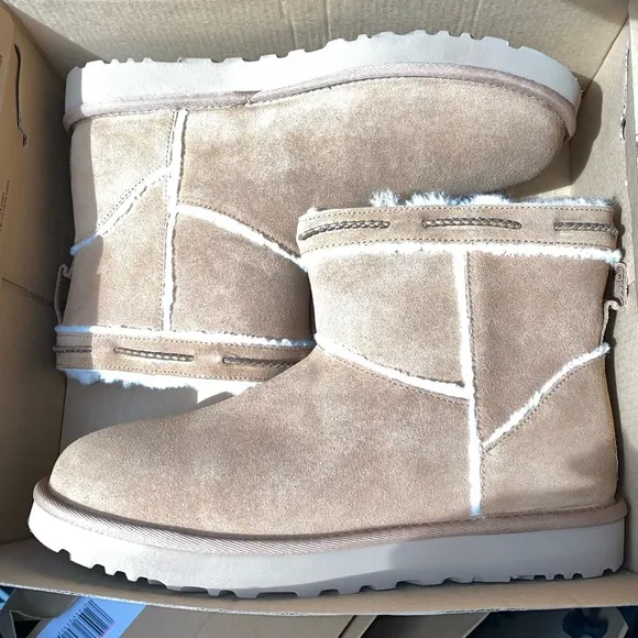 UGG boots woman size 10 New in box