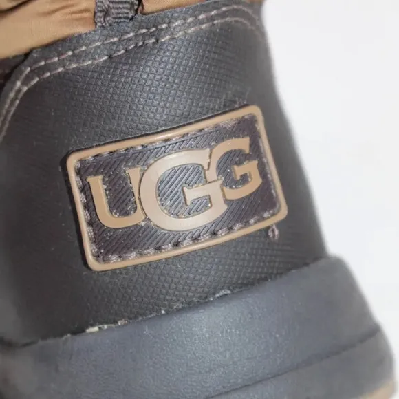Ugg boys thinsulate warm water proof snow boots