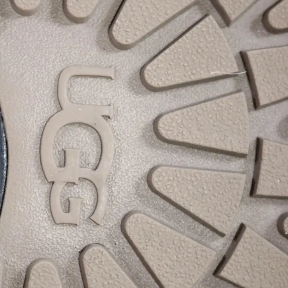 Ugg boys thinsulate warm water proof snow boots