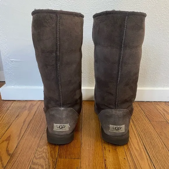 UGG Classic Tall Brown Suede Shearling Boots Size 9