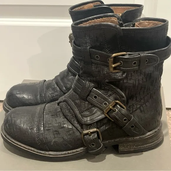 Ugg Collection Elisabeta Black Moto Boots size 7 weave made in Italy buckles
