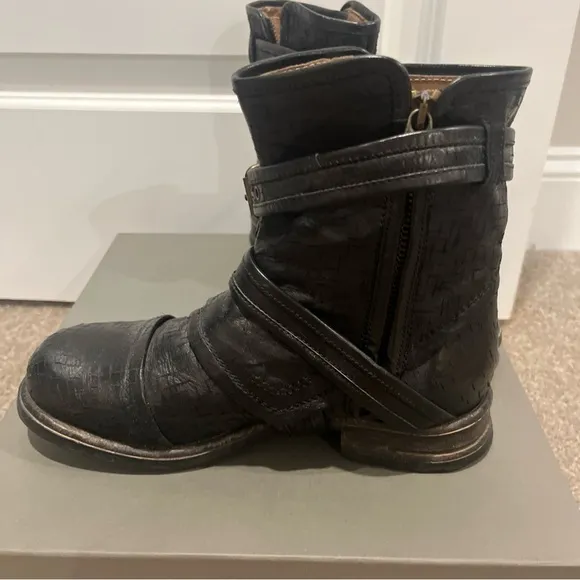 Ugg Collection Elisabeta Black Moto Boots size 7 weave made in Italy buckles