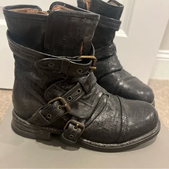 Ugg Collection Elisabeta Black Moto Boots size 7 weave made in Italy buckles