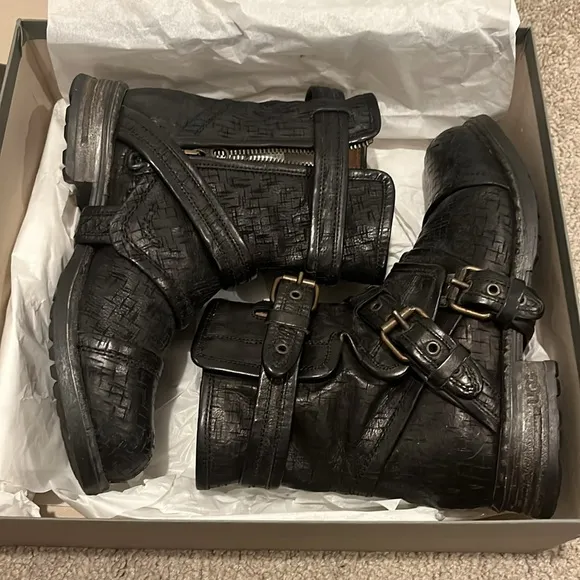 Ugg Collection Elisabeta Black Moto Boots size 7 weave made in Italy buckles