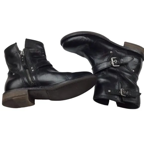 UGG Fabrizia Boots with Buckles 6.5