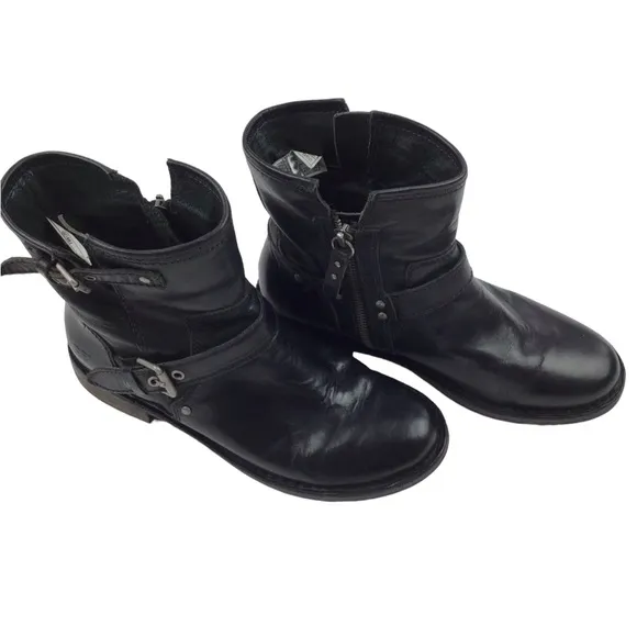 UGG Fabrizia Boots with Buckles 6.5