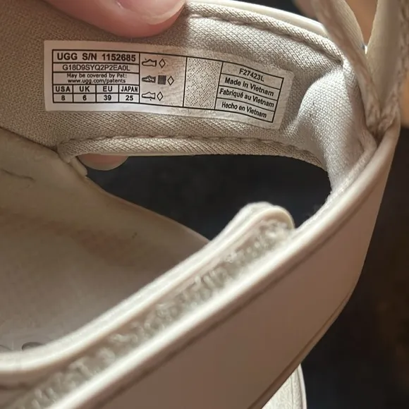 UGG GOLDENGLOW SANDAL, size 8