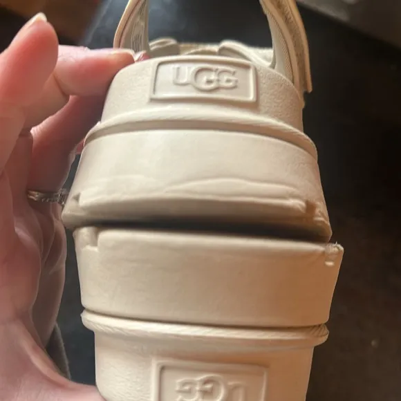 UGG GOLDENGLOW SANDAL, size 8