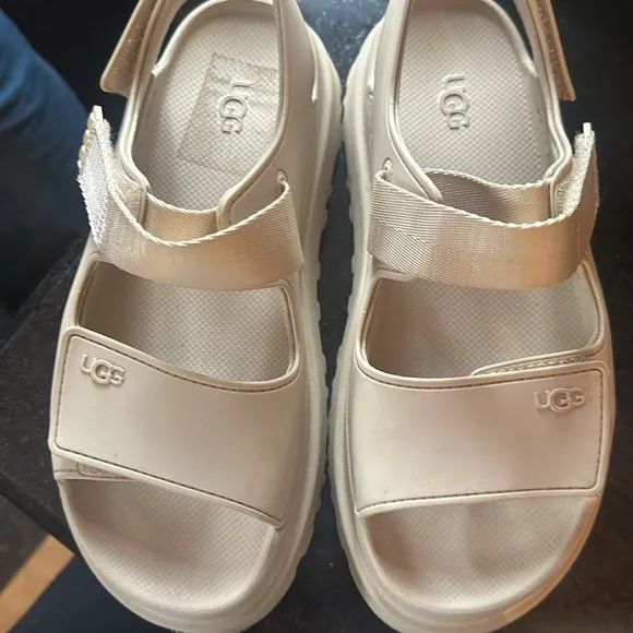 UGG GOLDENGLOW SANDAL, size 8