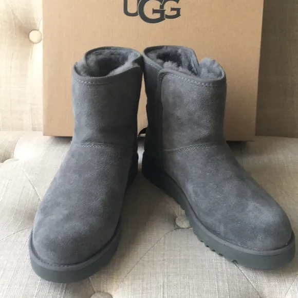 UGG Grey Cory II Genuine Shearling Lined Boots Sz 5.5 US