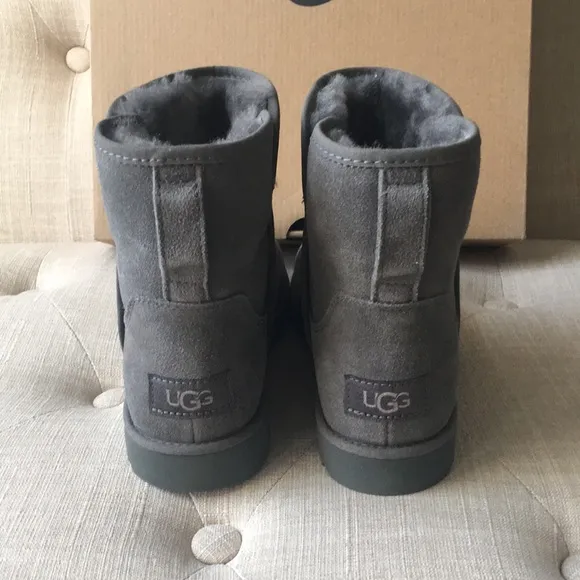 UGG Grey Cory II Genuine Shearling Lined Boots Sz 5.5 US