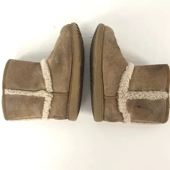 Ugg Hadley II Suede Shearling Lined Boots in Chestnut Brown Size Kids 3
