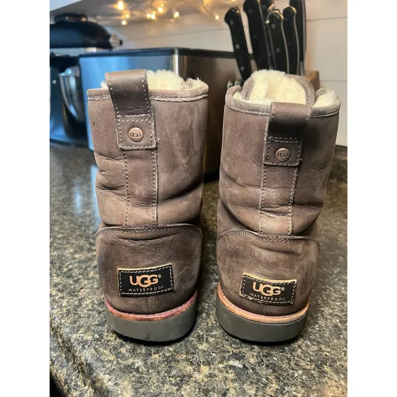 UGG HANNEN TL STOUT BOOTS Brown Distressed w/ Vibram Soles