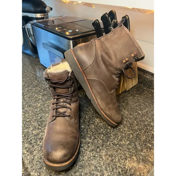 UGG HANNEN TL STOUT BOOTS Brown Distressed w/ Vibram Soles