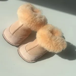 UGG infant boot 2/3