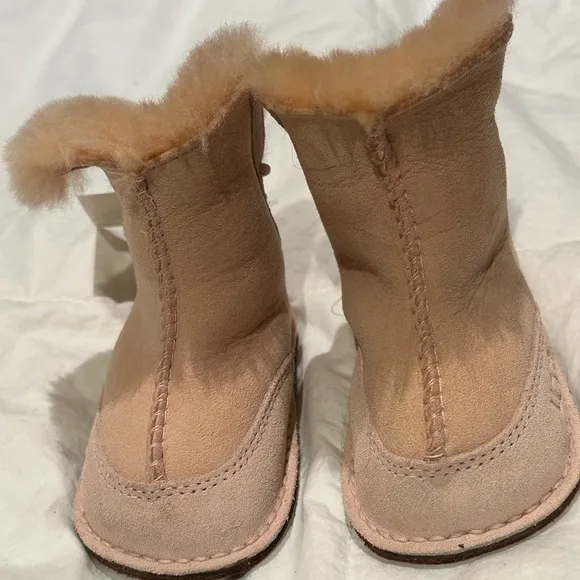 UGG infant boot 2/3