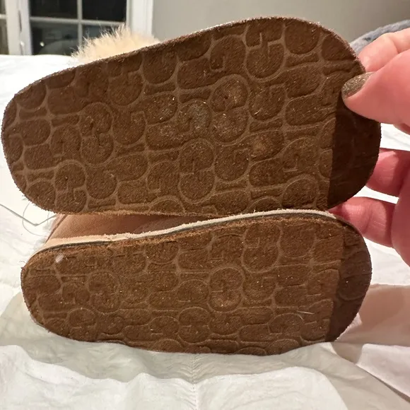 UGG infant boot 2/3