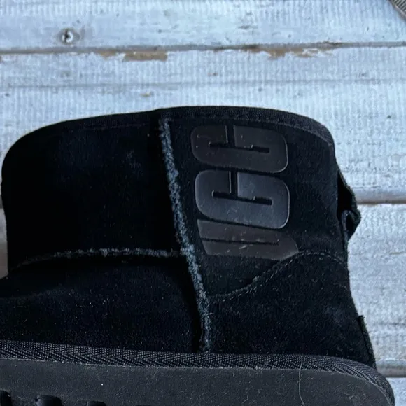 Ugg | kids | class mini boot | plush lining  | black | branded | suede | 5
