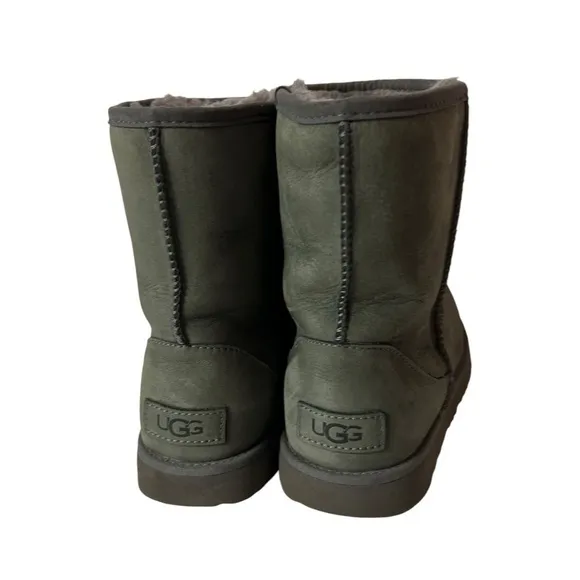 Ugg Kids Classic II Short Waterproof Boots Sheepskin Shearling Lined Size 4