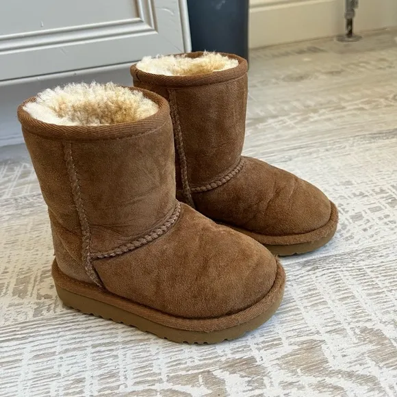 UGG Kids Classic Short Shearling Fur Boot Chestnut Brown Sz 7 toddler