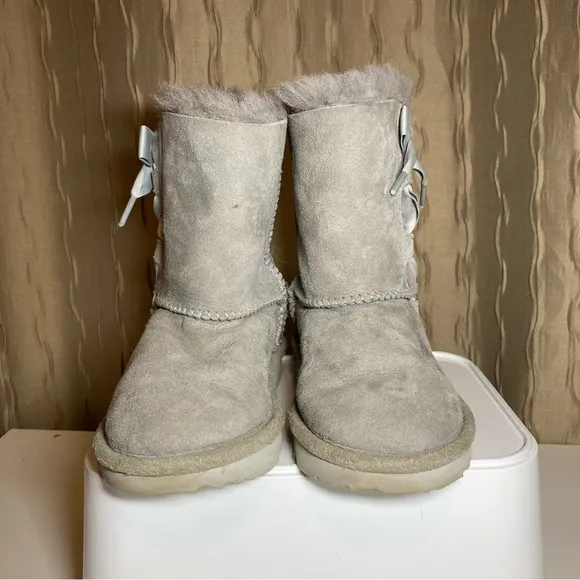 UGG Kids Pala Toddler Girl's 9 Gray Suede Sheepskin Wool Pull On Ribbon 1017737K