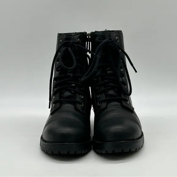 UGG Kilmer Boots. Size 7