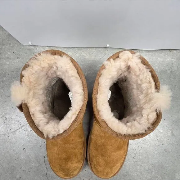 UGG Koolaburra Suede and Shearling Short Boots w/ Bows in Chestnut. Size 8