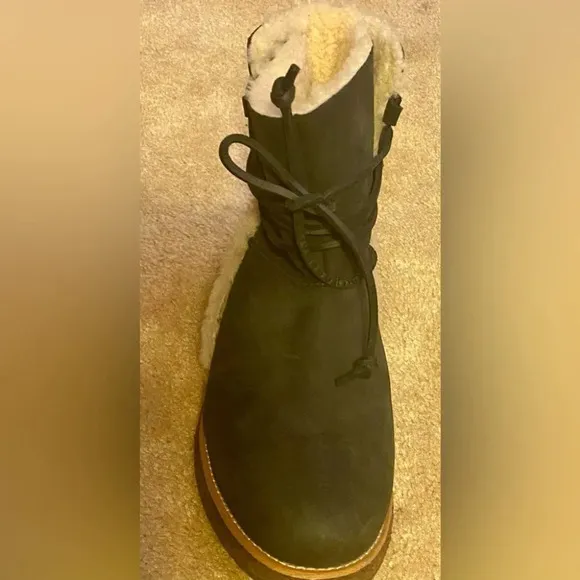 UGG leather and shearling ankle boots size 9. New