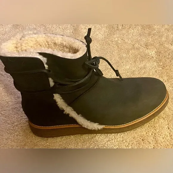 UGG leather and shearling ankle boots size 9. New