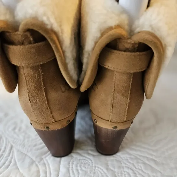 UGG Lynnea shearling fold over honey suede ankle boots