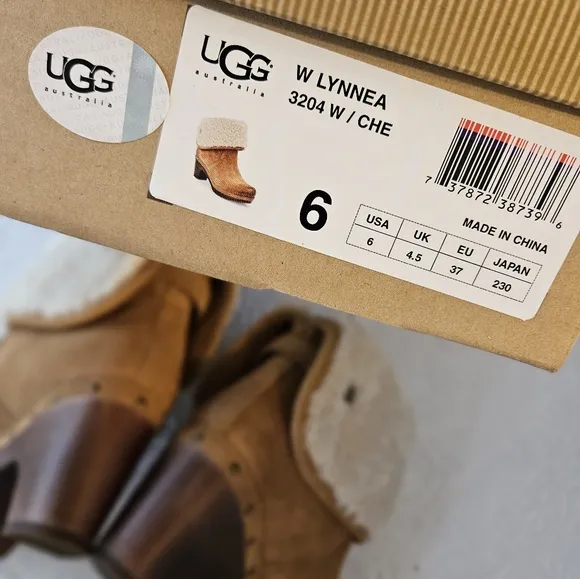 UGG Lynnea shearling fold over honey suede ankle boots