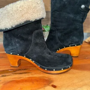 UGG Lynnea Shearling Fold Over Cuff Clog Ankle Boots in black/wooden clog sz 8