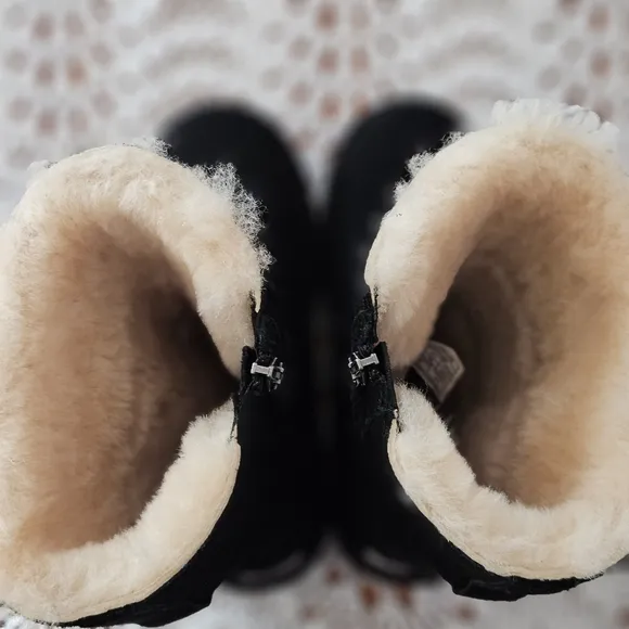 UGG Maddi II Black Shearling Lined Boots Size 4
