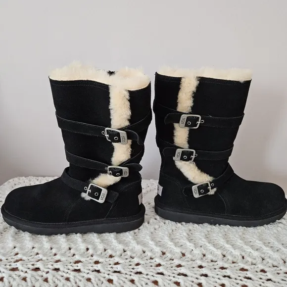 UGG Maddi II Black Shearling Lined Boots Size 4