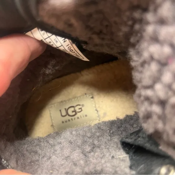 UGG Men’s Barrington Boots Waterproof Black Shearling Lined size 9.5