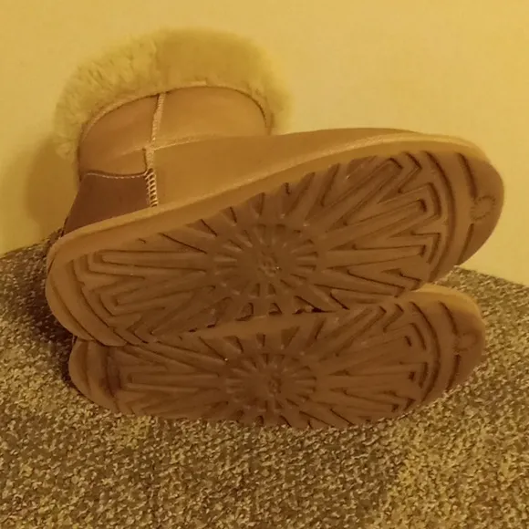 UGG metallic gold classic short and tan sn 5842 size 6 women's boots