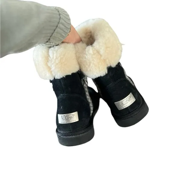 UGG Metro Tas Sheepskin Suede Leather Sherpa Shearling Black Boots