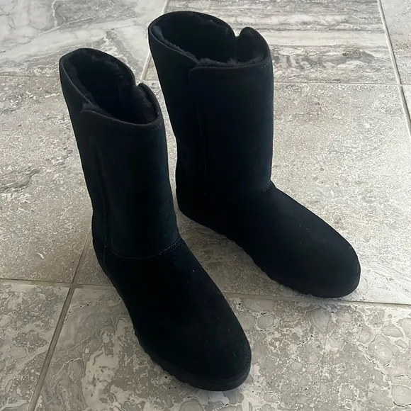 UGG Michelle BLACK Pull-On Suede Fur Lined Boots, Size EU40/ US9 NWT S/N 1013462