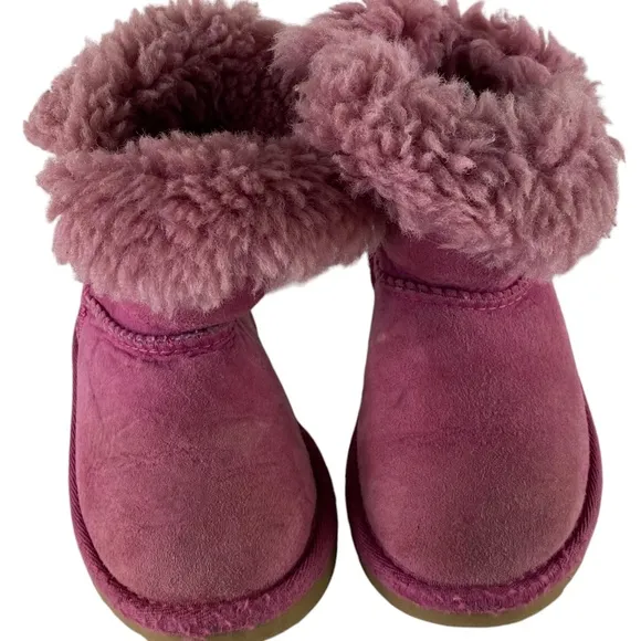 UGG Mini Bailey Button Boots Girls Sz 7 Pink Shearling Fur Lined Suede