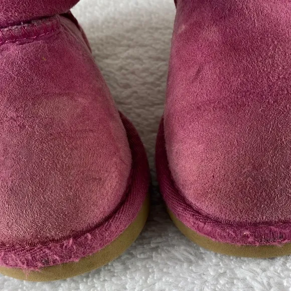 UGG Mini Bailey Button Boots Girls Sz 7 Pink Shearling Fur Lined Suede