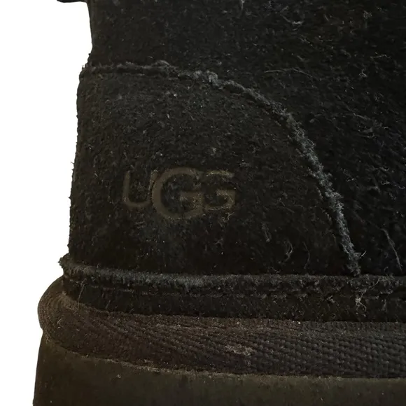 UGG Neumel Black Suede Shearling Lined Chukka Boots - Men’s Size 9