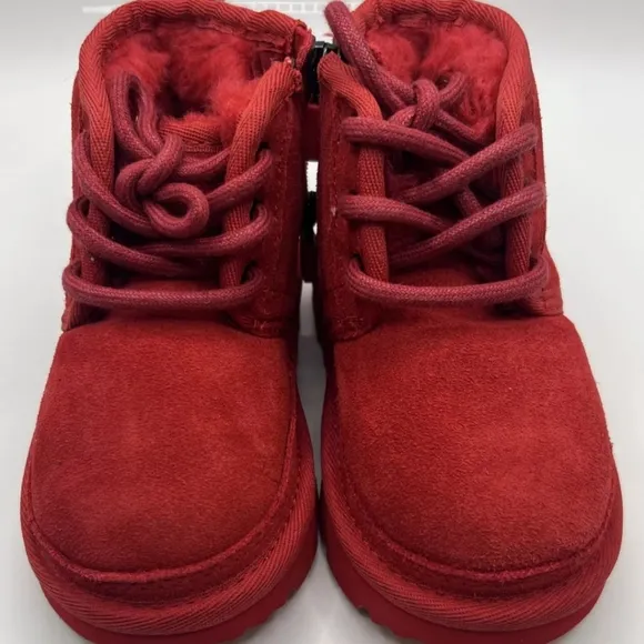 UGG Neumel II Boy or Girl Shearling Chukka Boots in Red. Toddler Sz: 10