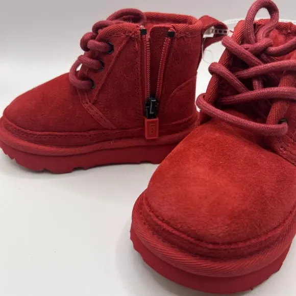UGG Neumel II Boy or Girl Shearling Chukka Boots in Red. Toddler Sz: 10